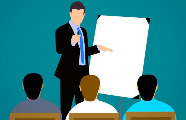 自己招聘和淘寶客服外包哪個好