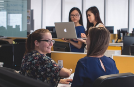 企業在找電話客服外包服務商時需要注意哪些問題