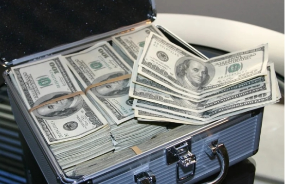 對(duì)比客服外包公司員工與網(wǎng)店自聘員工的區(qū)別？