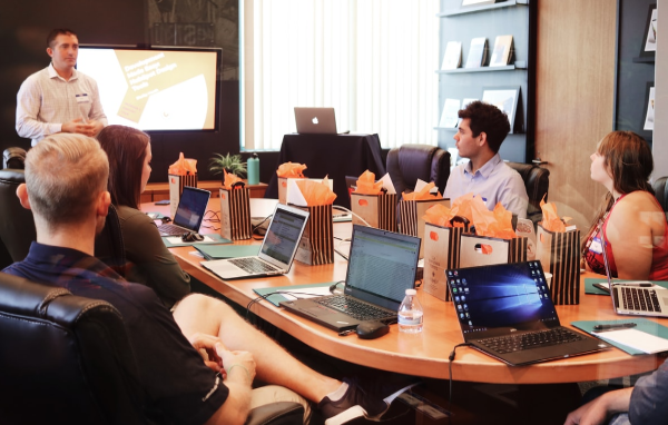 客服公司在開會