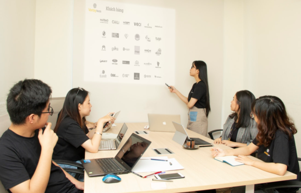 400電話客服正在培訓