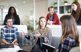 企業(yè)應(yīng)該如何選擇呼叫中心400客服外包服務(wù)商?