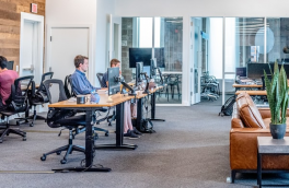 外包電話客服24小時(shí)業(yè)務(wù)的優(yōu)缺點(diǎn)分別包含哪些？