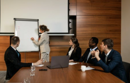 選擇電話(huà)客服外包上海服務(wù)公司的注意事項(xiàng)