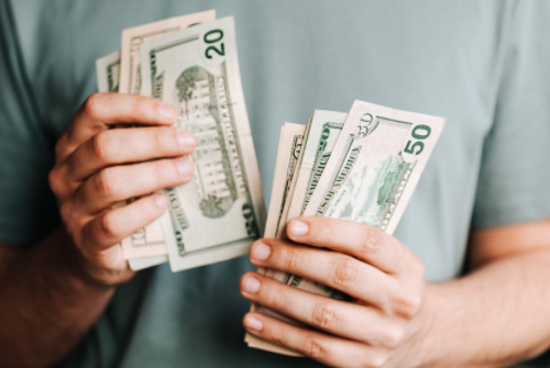 底薪+提成的收費方式