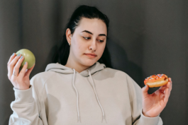 自建客服團隊和客服外包公司對比(分析外包和自聘客服的利弊)