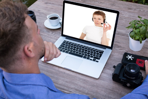 客服與客戶(hù)交談