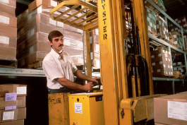 服裝企業倉儲物流管理方案模板（企業應該怎么做倉儲物流管理？）