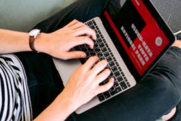 開無貨源網(wǎng)店找淘寶網(wǎng)站還是找拼多多網(wǎng)站？