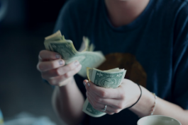 外包抖音小店客服貴嗎？都有哪些收費模式？