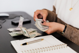 拼多多網(wǎng)店客服的傭金怎么算？工作累嗎？