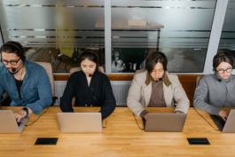 店主選擇客服外包合適嗎？客服外包費用多少？