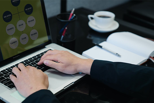 拼多多網(wǎng)店的標(biāo)簽?zāi)芸匆妴幔吭谀睦镌O(shè)置？