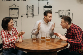 如何幽默的跟別人溝通?(提高自己幽默表達的方法)