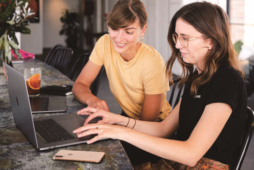 辦公秘書(shū)應(yīng)掌握的社交禮儀