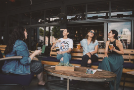 在辦公室怎樣跟同事相處比較合適？