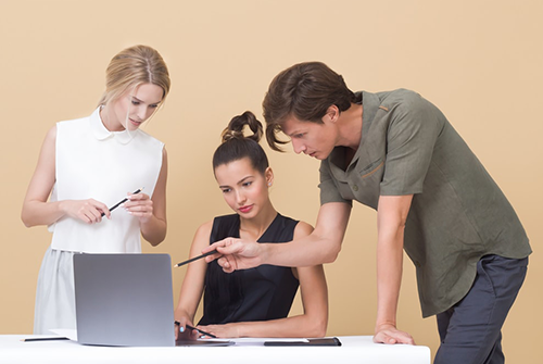 職場人如何提高溝通能力和表達技巧？