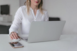 跟領(lǐng)導(dǎo)溝通的技巧(該如何提高跟領(lǐng)導(dǎo)溝通的能力?)