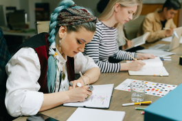 辦公室文員簡歷中要包括哪些內(nèi)容？（關(guān)于文員簡歷的專業(yè)知識）