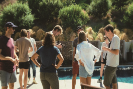 該如何與人聊天?(聊天需要哪些技巧?)