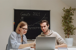 作為職場新人應該怎樣與同事相處?