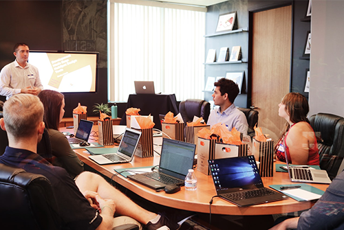 如何提高企業(yè)凝聚力？（提高員工團(tuán)結(jié)的方法）