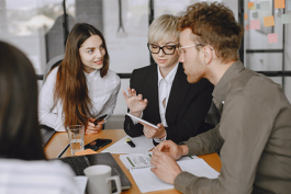 一線管理者怎樣管理員工？（企業(yè)領(lǐng)導(dǎo)管理員工的技巧）