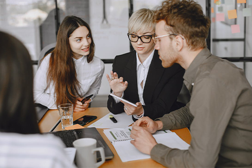 職場(chǎng)領(lǐng)導(dǎo)人如何管理大量員工？