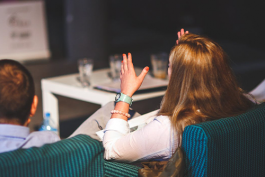 對于不服從管理的老員工該如何管理?