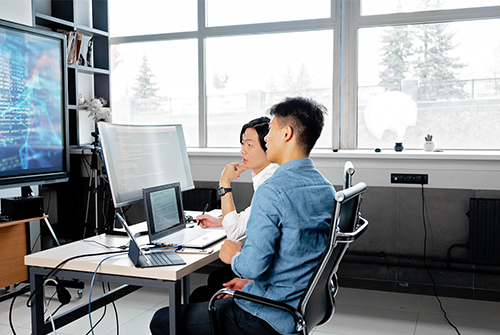 會議室顯示大屏用拼接的還是LED的？