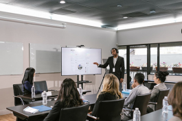 如何通過大屏幕的尺寸和場景選擇顯示設備?