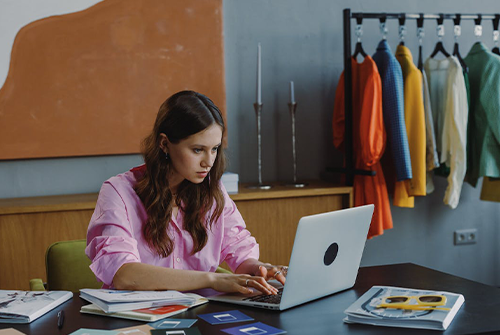 如何成為一名優秀的電商客服？（合格客服需掌握哪些技巧？）
