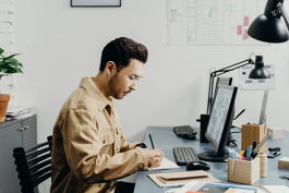 如何成為一名優秀的客戶服務人員?(合格客服要掌握哪些知識?)