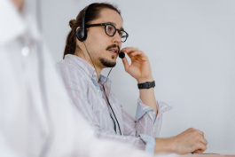 第三方外包服務(wù)公司客服人員應(yīng)具備哪些專業(yè)能力?