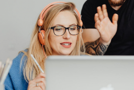 網店銷售量持續下降,合作客服外包服務公司怎么樣?