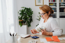 抖音在線客服外包服務的優勢有哪些?