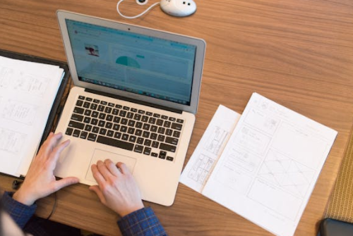 抖音商家該如何判斷外包客服公司的服務質量？