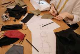 中小型商家適合自建客服團(tuán)隊(duì)還是客服外包