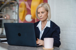 如何挑選有能力的客服外包服務商