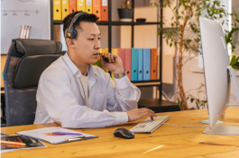 為什么企業(yè)要把電話客服外包出去