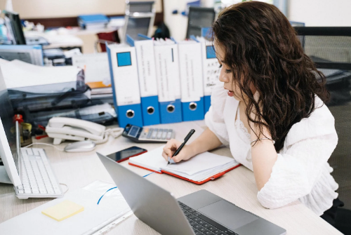 如何比較客服外包與自建客服團隊