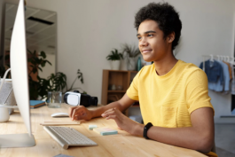 客戶質疑價格高，客服如何回應？