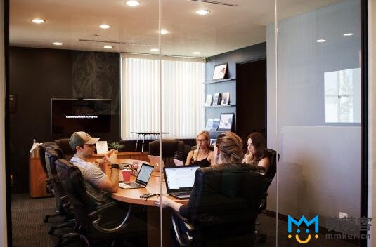 網店客服外包的定義，外包客服帶來的便利和好處